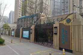 郑州：楼下就是普惠性幼儿园，为啥楼上居民上不了？图片