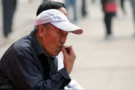 为什么60岁以后不要经常串门？65岁大爷说出真实原因图片