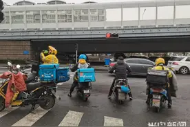 半岛观察｜宁做骑手不当工人，工厂：90后，来，咱们谈谈图片