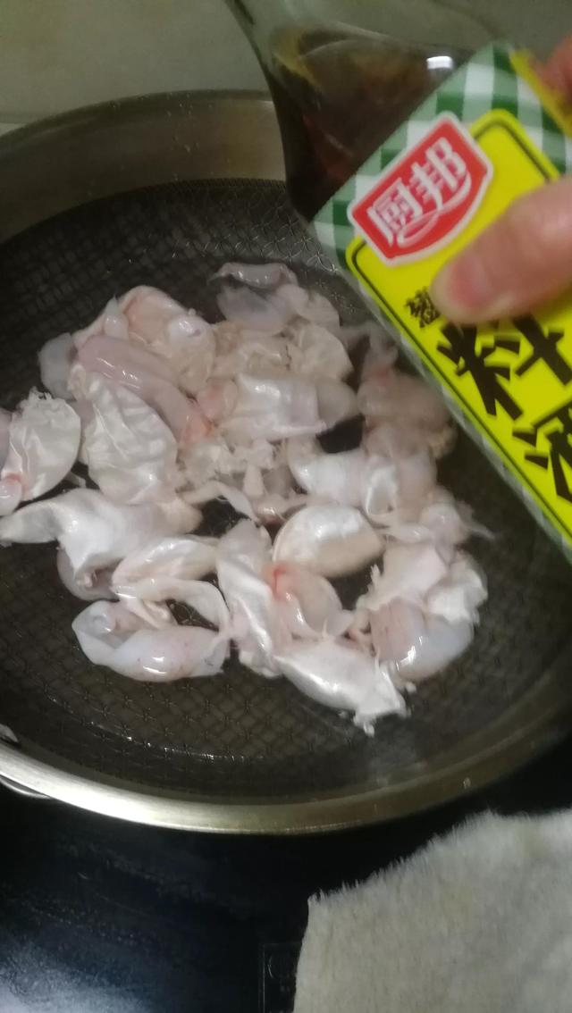 新鲜鱼鳔排骨炖汤的做法 2025年新鲜鱼鳔排骨炖汤的做法窍门