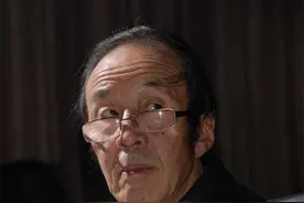 博古儿子秦铁：年少不愿祭拜父亲，后重走父亲足迹，余生为其正名图片