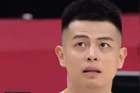 广东男篮四杀首钢的背后，赵睿打爆了方硕，一个是王一个是铁王图片