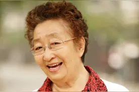 彭玉：丧偶后悲伤难抑，女儿做媒，她再婚嫁亡夫的亲姐夫图片