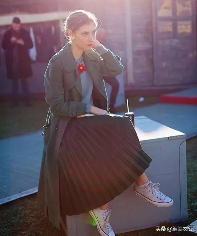 今秋的“百褶裙”有多时髦？玩转百褶裙穿搭，只需掌握这些知识点