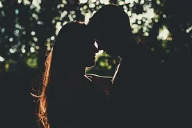 女人爱得太“痴”，注定会被辜负图片