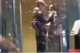 范冰冰弟弟与关晓彤吻戏曝光！雪中拥吻好浪漫，女方害怕直往后退图片