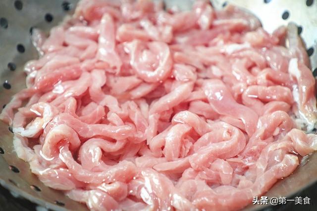 肉丝怎么做好吃（肉丝如何炒又滑又嫩饭店大厨分享技巧）