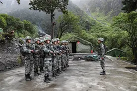 深情告别边防线图片