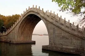 大桥被专家鉴定为危桥，用380公斤炸药引爆后，炸出群“伪专家”图片
