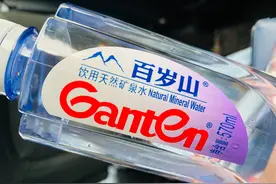 矿泉水、纯净水、天然水、自来水，瓶装水选哪种更值？涨知识了图片