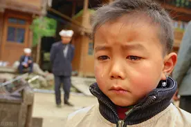 父母外出务工，爷爷独自照顾精神异常的孙子，“他五天跑丢三回”图片