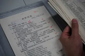 争议医学生规培制：“如果某天能按时吃上饭，说明还不够努力”| 南周头条播报图片