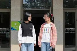 神复制！河北“双胞胎姐妹花”：高考仅差3分，考入同一所985，住同一栋宿舍楼图片