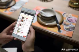 为何越来越多的餐馆，只能扫码点餐？老板透露：一年能多赚15万图片