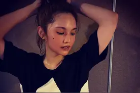 杨丞琳晒健身后素颜照 香汗淋漓脸色红润甜笑凹造型图片