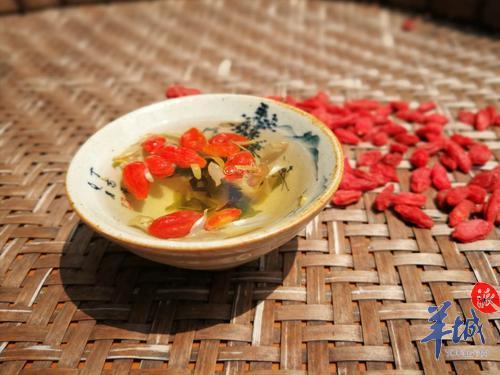 灵芝太子参花胶瘦肉汤 太子参花胶鸡汤