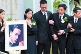 2003年张国荣葬礼，轰动香港娱乐圈，为何刘德华缺席说没接到通知图片