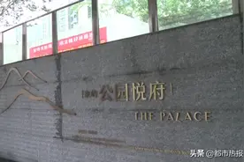 郁闷！新房买来不到一个月，天花板竟有大量钢筋裸露图片