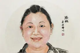 百分百优秀︱除夕夜，物流勇者 张琳 独自坚守在人流如潮的广州南站图片
