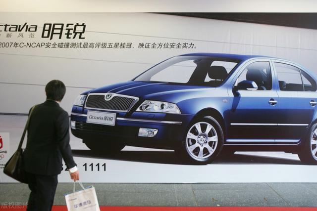 在上海大众POLO和斯柯达晶锐之间怎么选择呢？