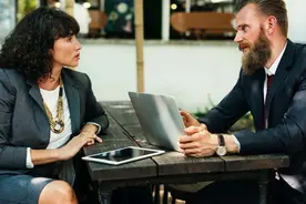 同事关系再好也不是朋友，分享这三件事情，就是自找麻烦图片