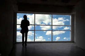 故事：两任女友接连失踪，提起他经常去的馄饨店，警方找到线索图片