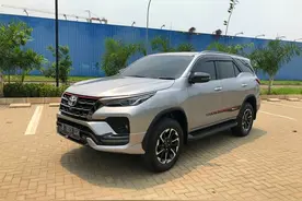 丰田“小霸道”来了！新款Fortuner实车，全时四驱配大梁图片