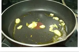 「番茄鲫鱼豆腐汤」润燥开胃，营养全面，大人小孩都很适合哦图片