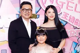 李湘王岳伦每天花式夸女儿“你好美”王诗龄害羞：其实很一般嘛图片