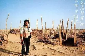 1996年6月，探险家余纯顺徒步穿越罗布泊遇难之谜图片