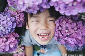 这样拍孩子与花儿的合照，美美美爆了图片