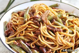 在家做豆角焖面的小技巧，豆角入味，面条劲道不糊底图片