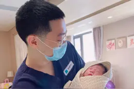 28岁男歌手喜得二胎！结婚3年连生俩女儿，妻子毕业于军艺颜值高图片