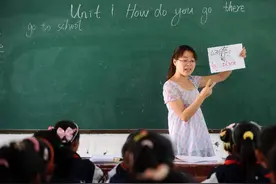 中小学或将迎来好消息，建议取消英语主科地位，学习成绩有望提升图片