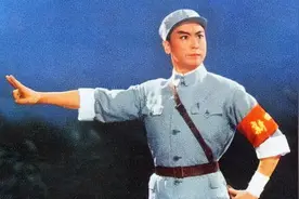 谭元寿曾率谭家儿孙三代回汉登台，见到娃娃学戏亲自示范图片