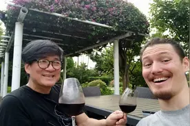 美貌不再也挡不住周华健爱美国妻子35年，90后儿子却看着比爹大？图片