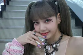 霉霉与Lisa，全球最美艳的2位歌手身材火辣敢穿才华横溢图片