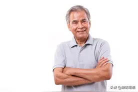三个60岁大叔感叹：现在想找个伴太难了，女人们都说不想结婚了图片
