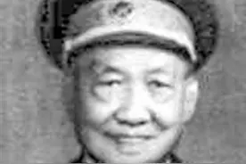 身份特殊的开国少将，抗战时给老蒋捐30架飞机 ，曾大败马家军图片