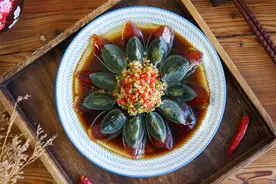 吃凉拌皮蛋，加3种调料拌一拌，不腥不发涩，味道错不了图片