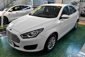 不到十万的合资轿车，6AT变速箱，实拍福特福睿斯图片
