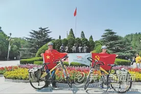 老党员夫妇“信仰之旅”13年“红色骑行”10万里图片