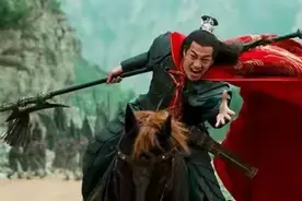 张飞在小沛战吕布一百余合不分胜负，若换成关羽可敌吕布多少合图片