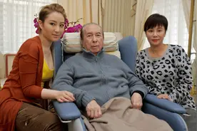 ​向华强年轻时，李嘉诚年轻时，看了何鸿燊年轻时：难怪孩子多图片