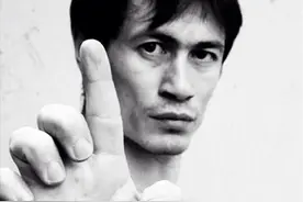 他是拥有亚洲面孔的俄罗斯武僧，在少林寺拍电影，最崇拜李小龙图片