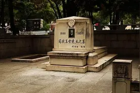 “黑老大”曾是美国总统的好友，为抗战捐千万元，死后葬在八宝山图片