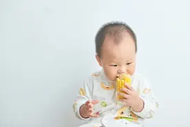 警惕！这样喂养婴儿可能在害他图片
