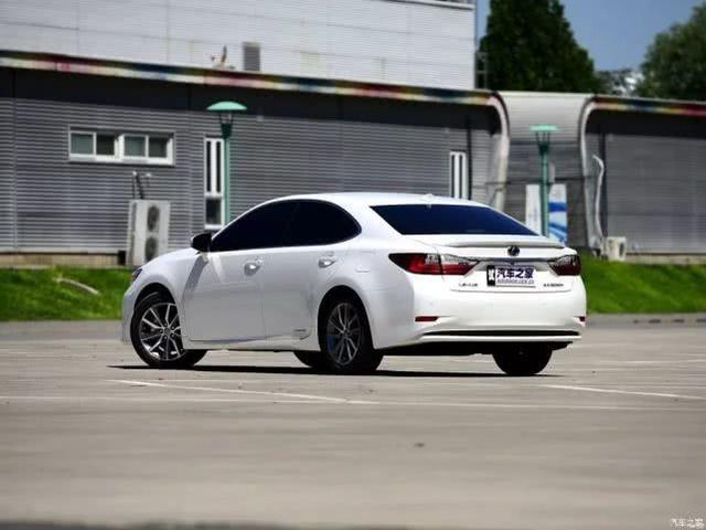 中大型车百公里油耗5L多，15款雷克萨斯ES300h，考虑不？