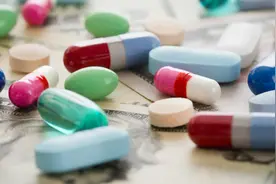 医药板块大跌，怎么办？这些股票的旗帜不会倒图片