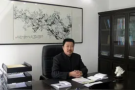 他是西安千万富翁，为救打工妹身中数刀，被救女追悼会大声痛哭图片